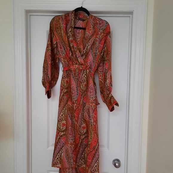 Zara Dresses & Skirts - Silk-like Zara paisley dress